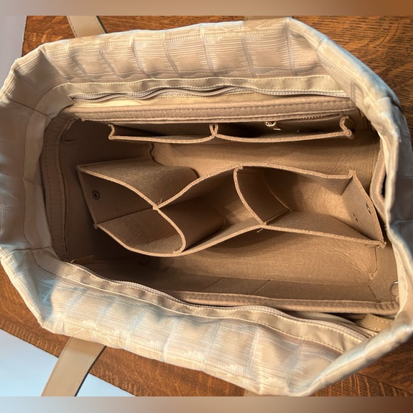 🌸Host Pick!🌸 Chanel Authentic Travel Ligne Tote Vintage Beige - Picture 12 of 15